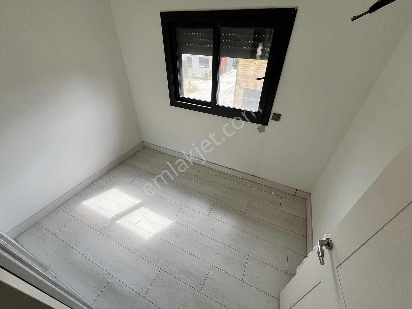Cumhuriyet Te Tek Müstakil Bahçeli 3+1 Villa — fotoğraf 35