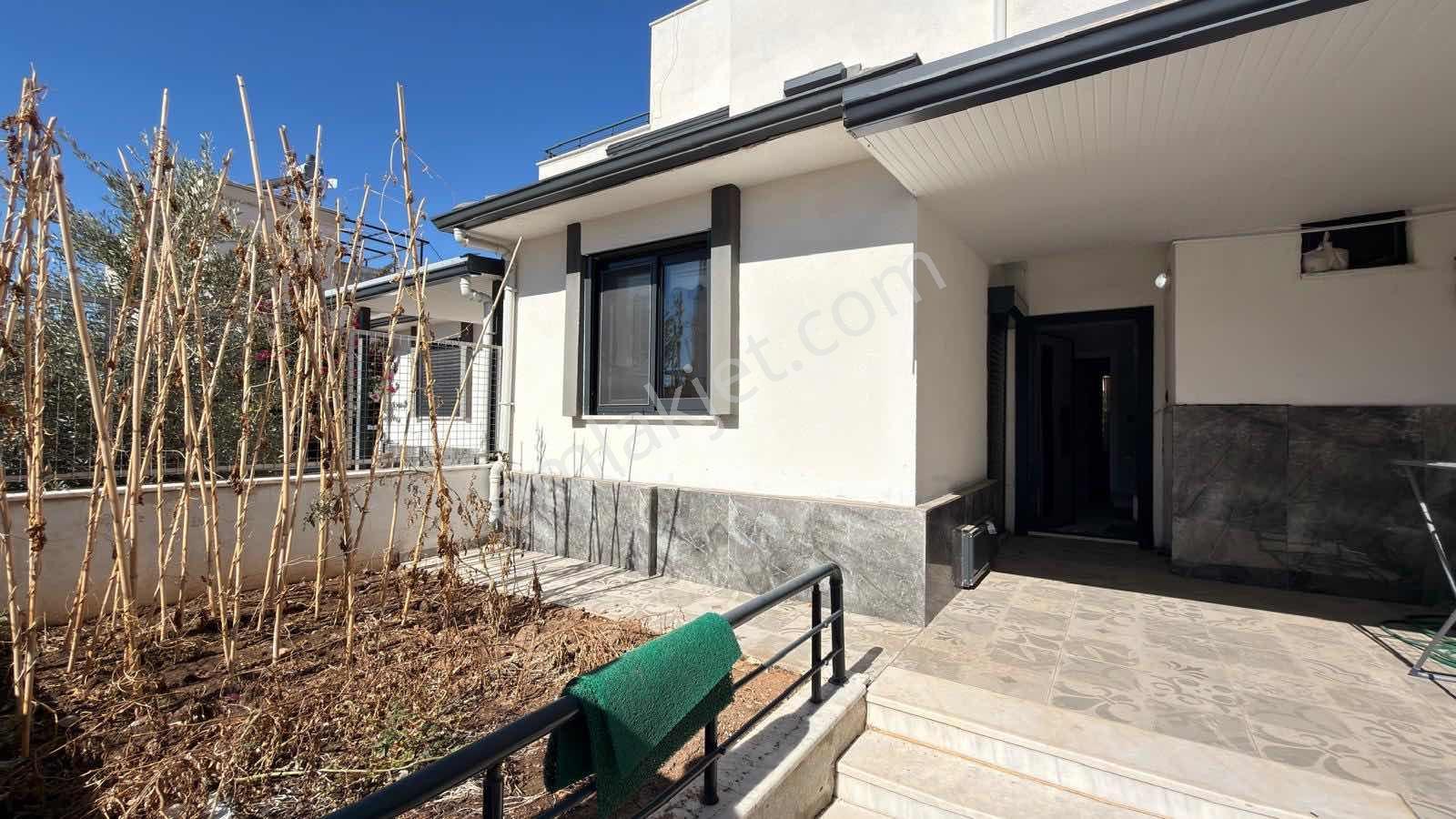 Şam Emlak'tan Akbük Merkezde Denize 250m Fırsat 3+1 Eşyalı Villa — fotoğraf 3