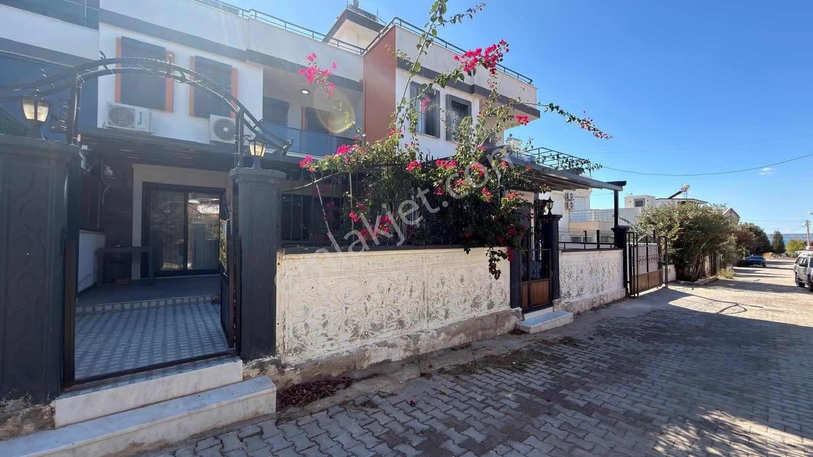 Şam Emlak'tan Akbük Merkezde Denize 250m Fırsat 3+1 Eşyalı Villa — fotoğraf 7