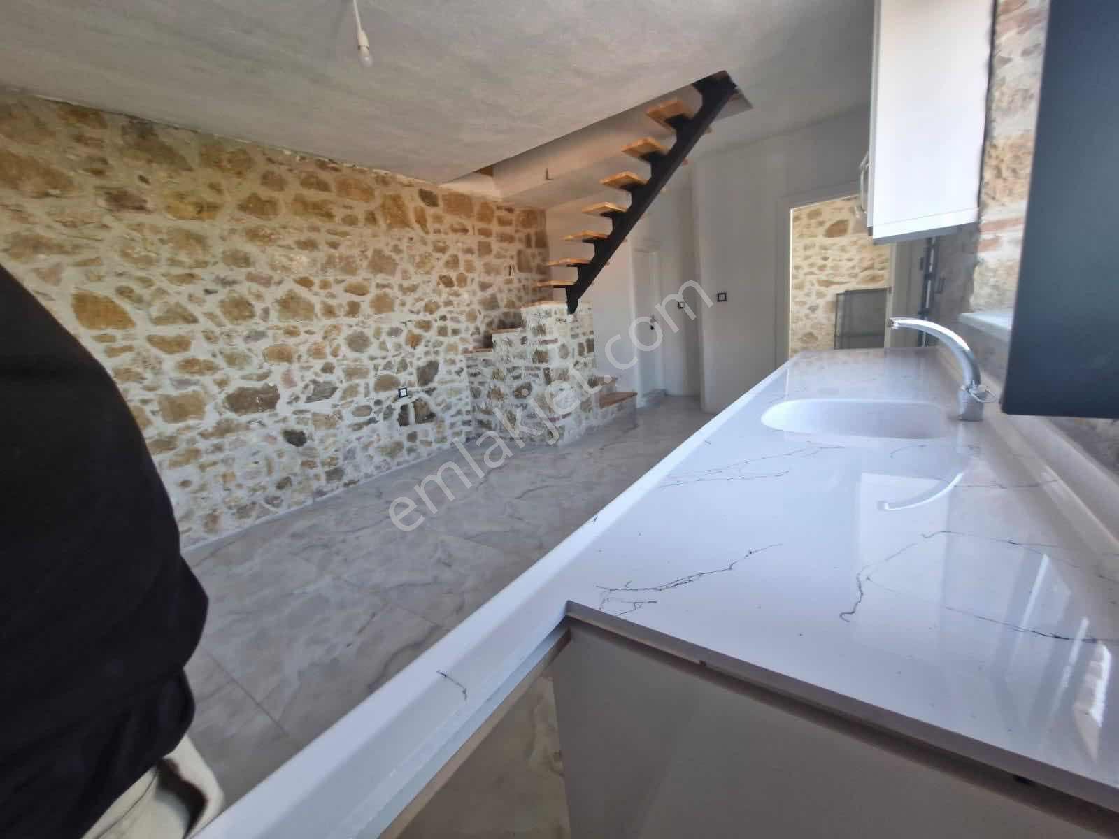 Deniz Manzaralı Teraslı Sıfır Müstakil Taş Ev — fotoğraf 22