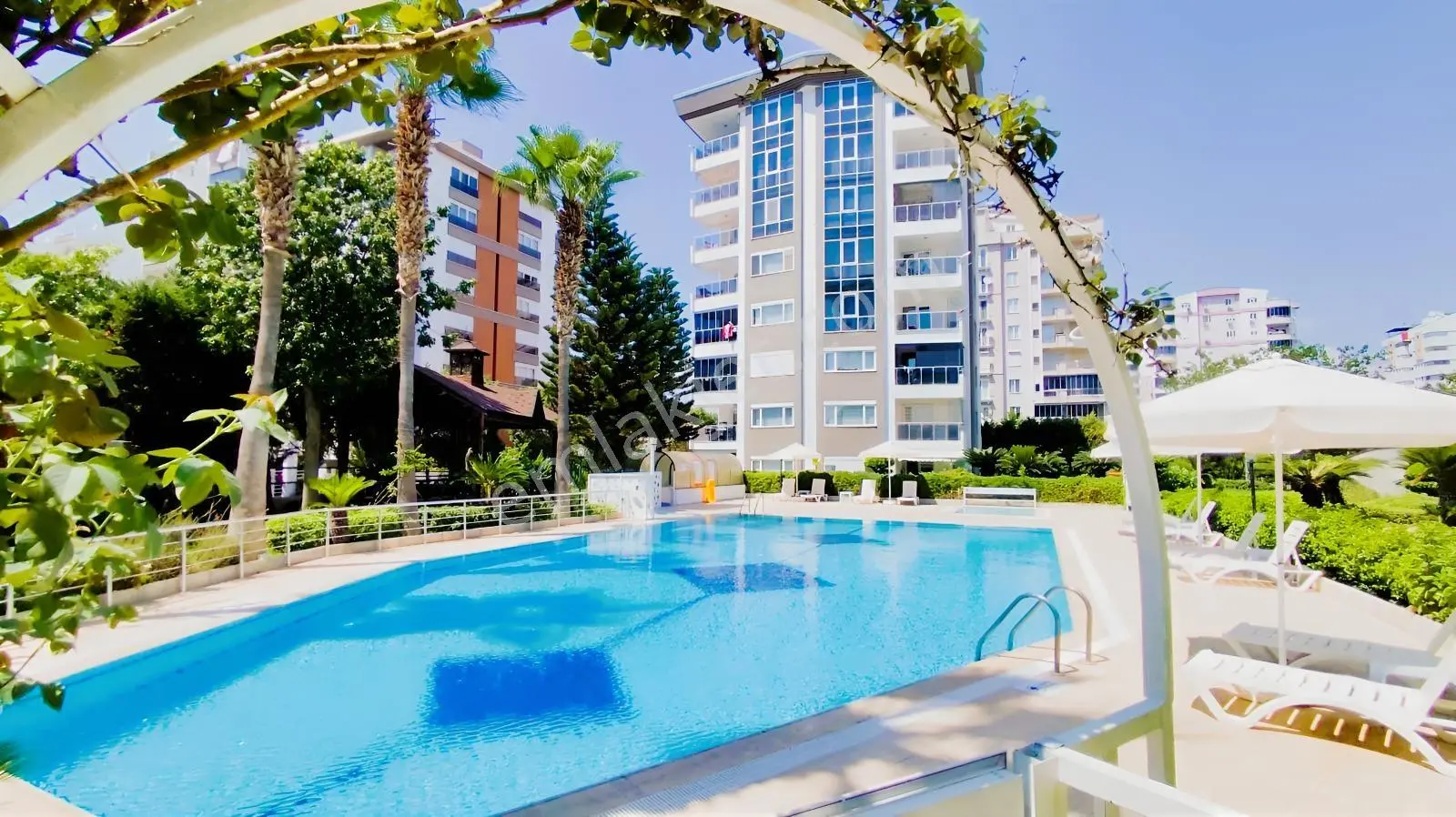Koloğlu Sitesinde | Konyaaltı Uncalıda | Satılık 2+1 Daire — fotoğraf 3
