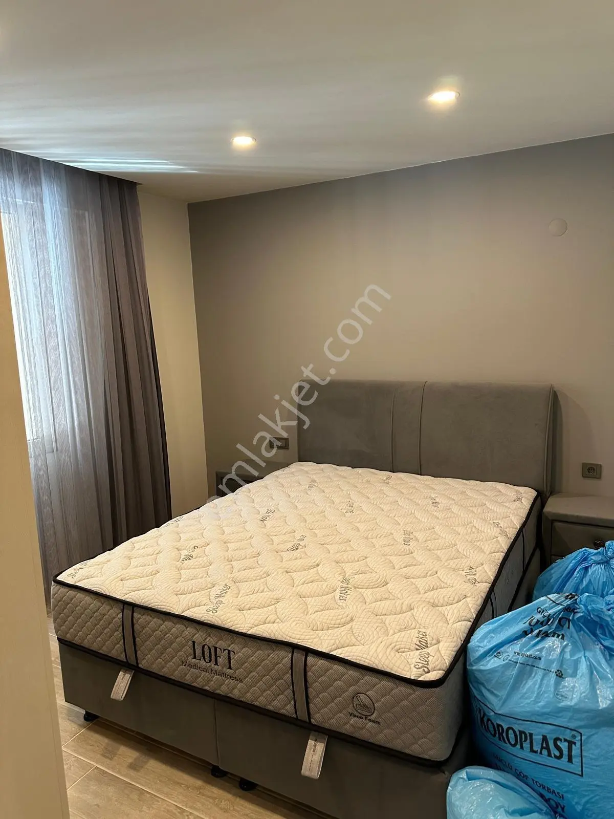Kuşadası Marina'da Sahile Yakın Havuzlu Sitede 3+1 Satılık Daire — fotoğraf 2