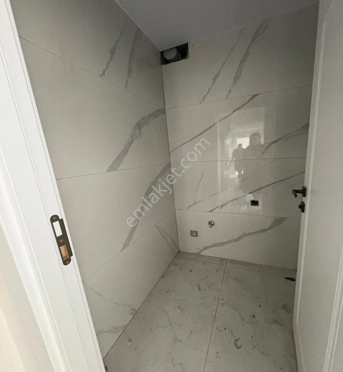 Merkez Gayrimenkulden Merkezde 3+1 Otoparklı Sıfır Ara Kat — fotoğraf 8