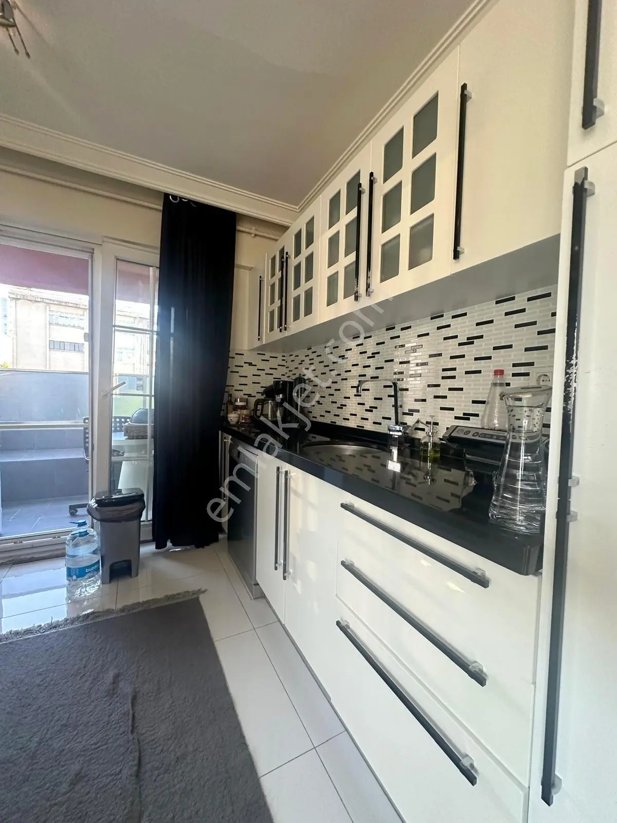 Mertcan'dan Cumhuriyet'te 3+1amerikan Mutfak Teras Balkon Jakuzi — fotoğraf 11