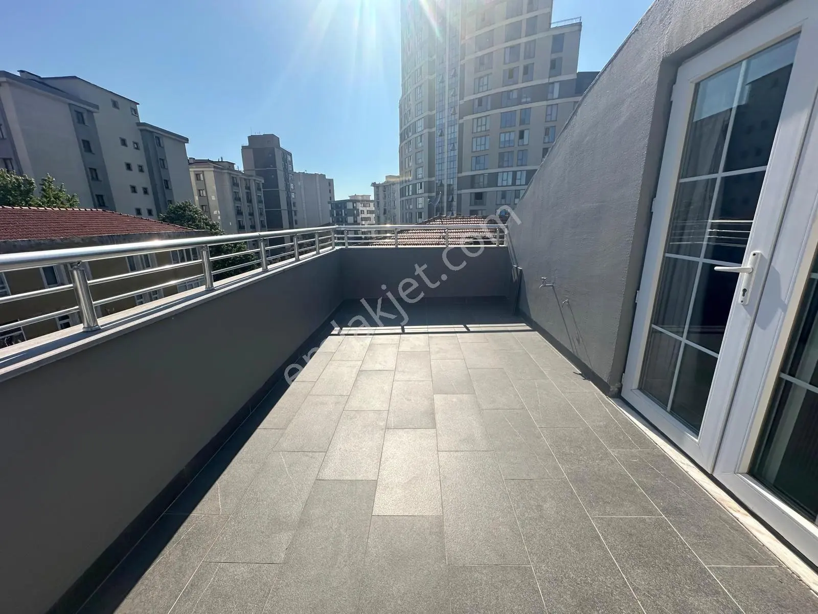 Mertcan'dan Cumhuriyet'te 3+1amerikan Mutfak Teras Balkon Jakuzi — fotoğraf 22