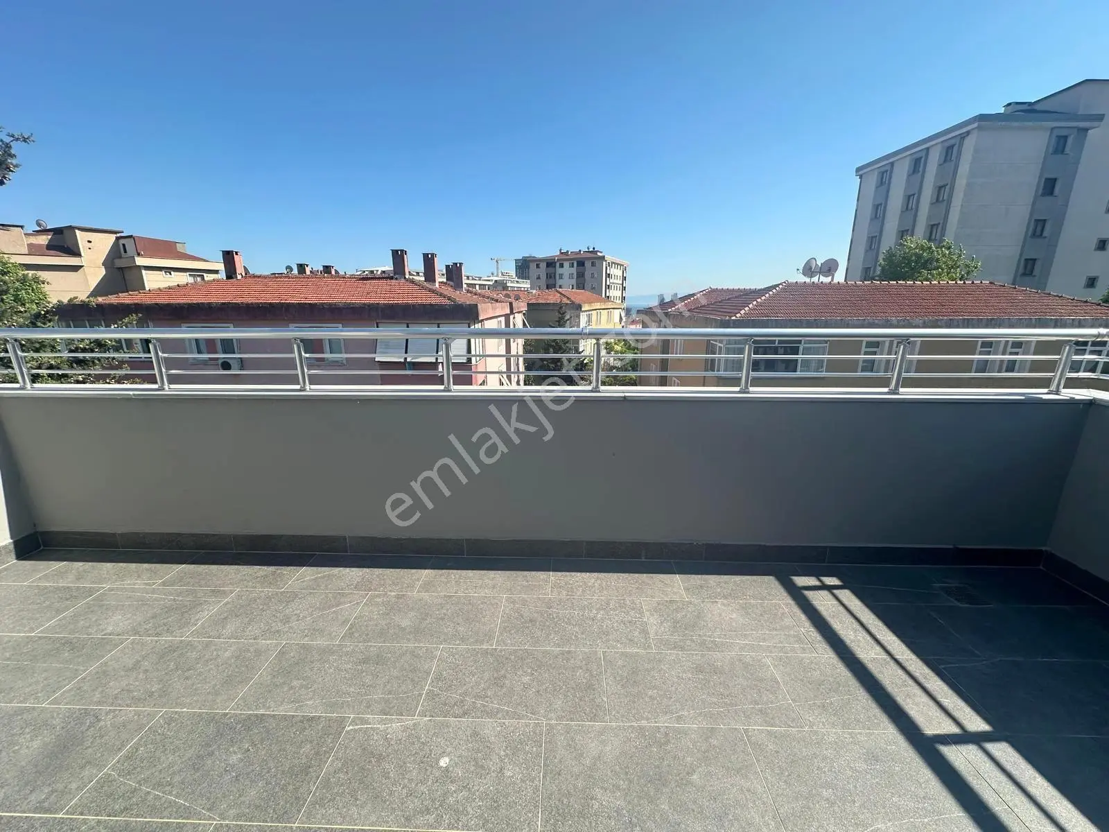 Mertcan'dan Cumhuriyet'te 3+1amerikan Mutfak Teras Balkon Jakuzi — fotoğraf 24