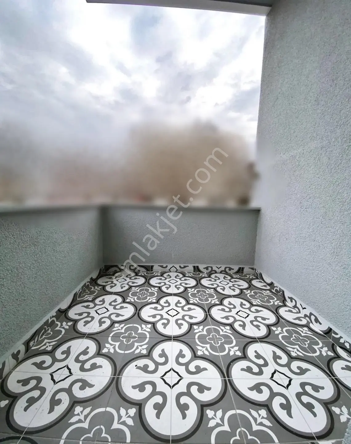 Kod 3111 Alemdağ Mah. Merkeze Yürüme Mesafesinde 2+1 Satılık — fotoğraf 3