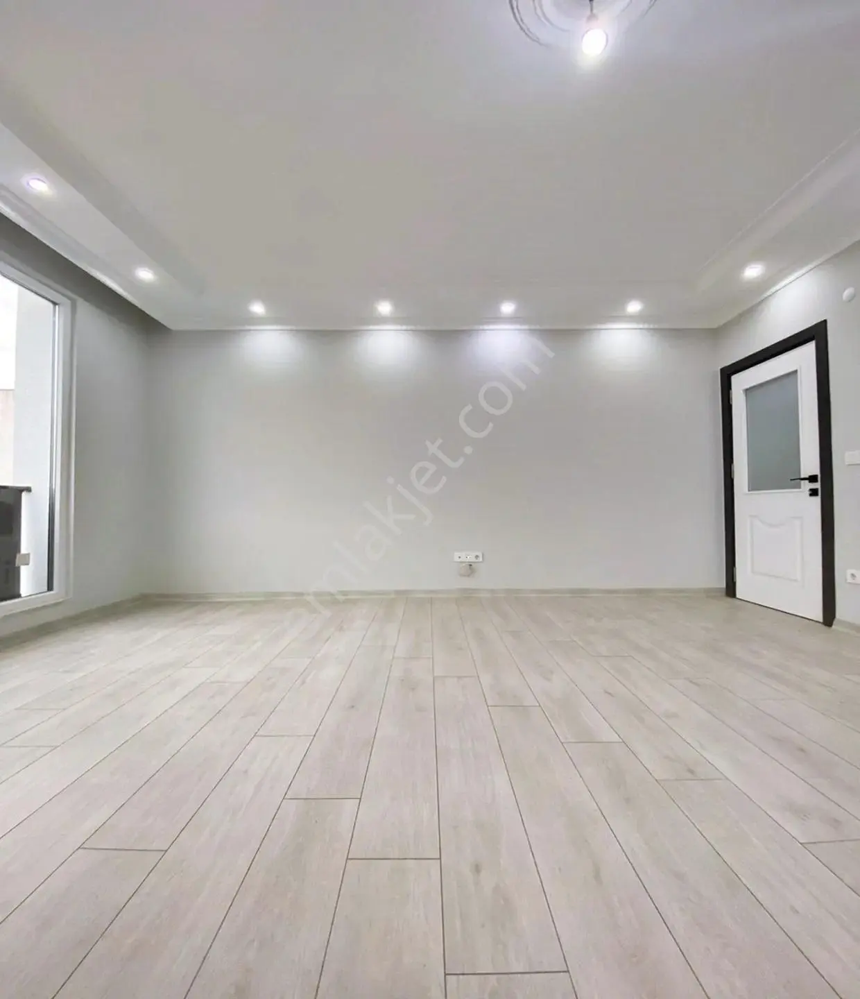 Kod 3111 Alemdağ Mah. Merkeze Yürüme Mesafesinde 2+1 Satılık — fotoğraf 4