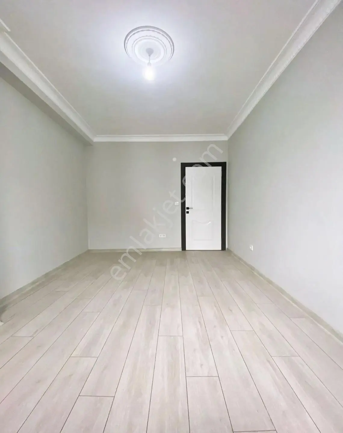 Kod 3111 Alemdağ Mah. Merkeze Yürüme Mesafesinde 2+1 Satılık — fotoğraf 9