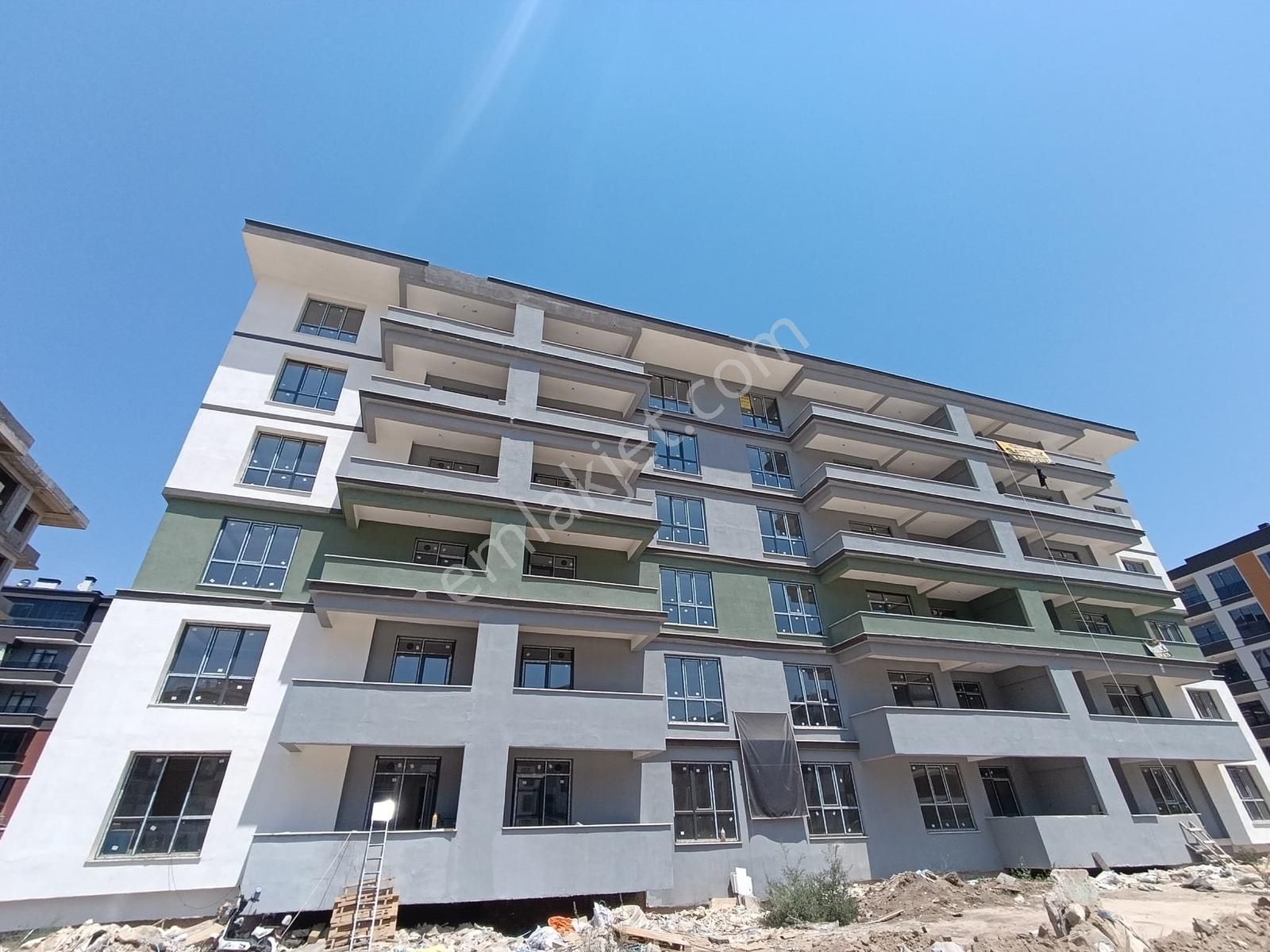 Emirgazi De 2+1 Ebeveyn Banyolu Satılık Daire