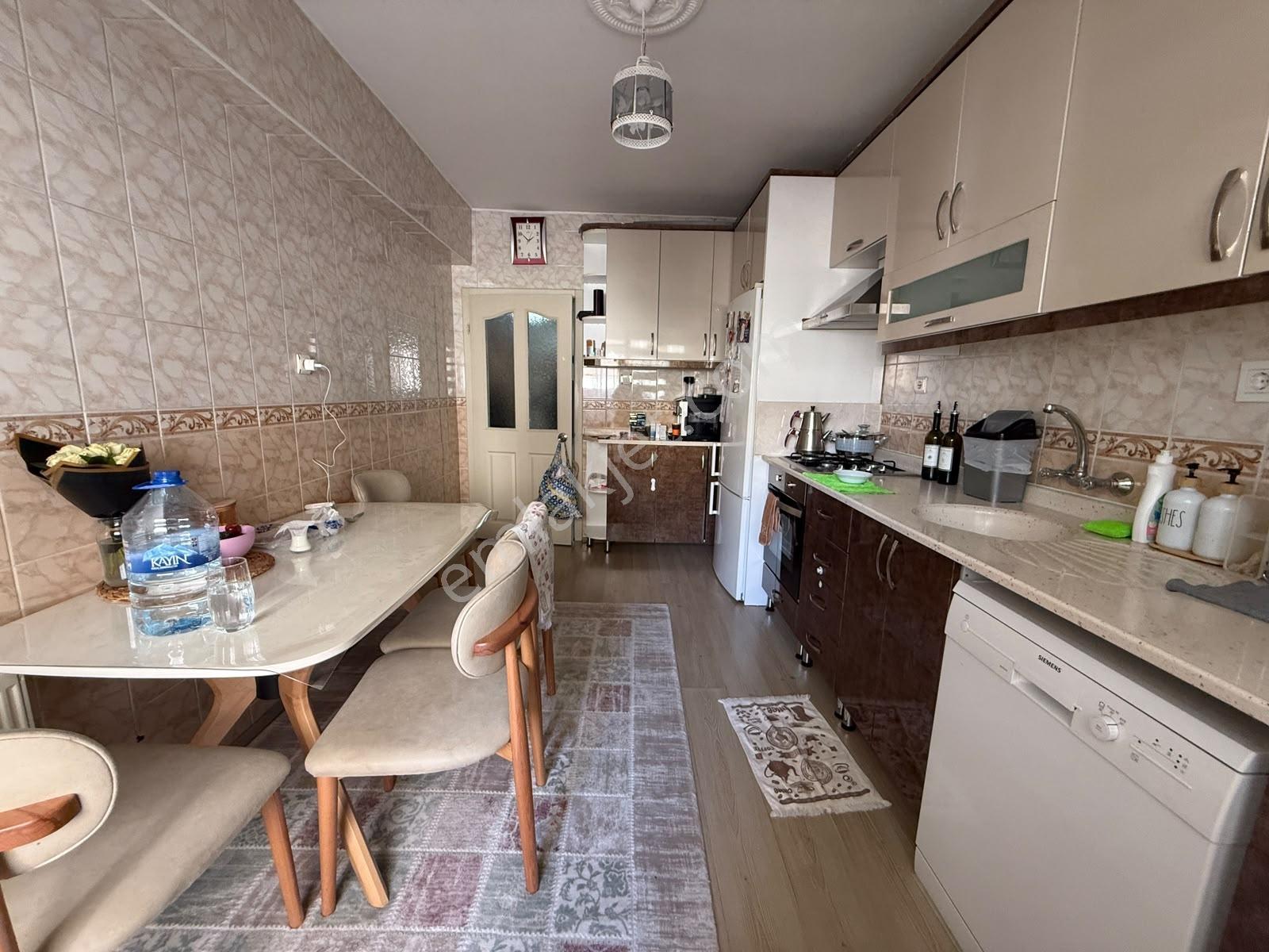Salı Paz.yakını Masrafsız Geniş Katta 3+1 Yapılı Kök Tapu — fotoğraf 4