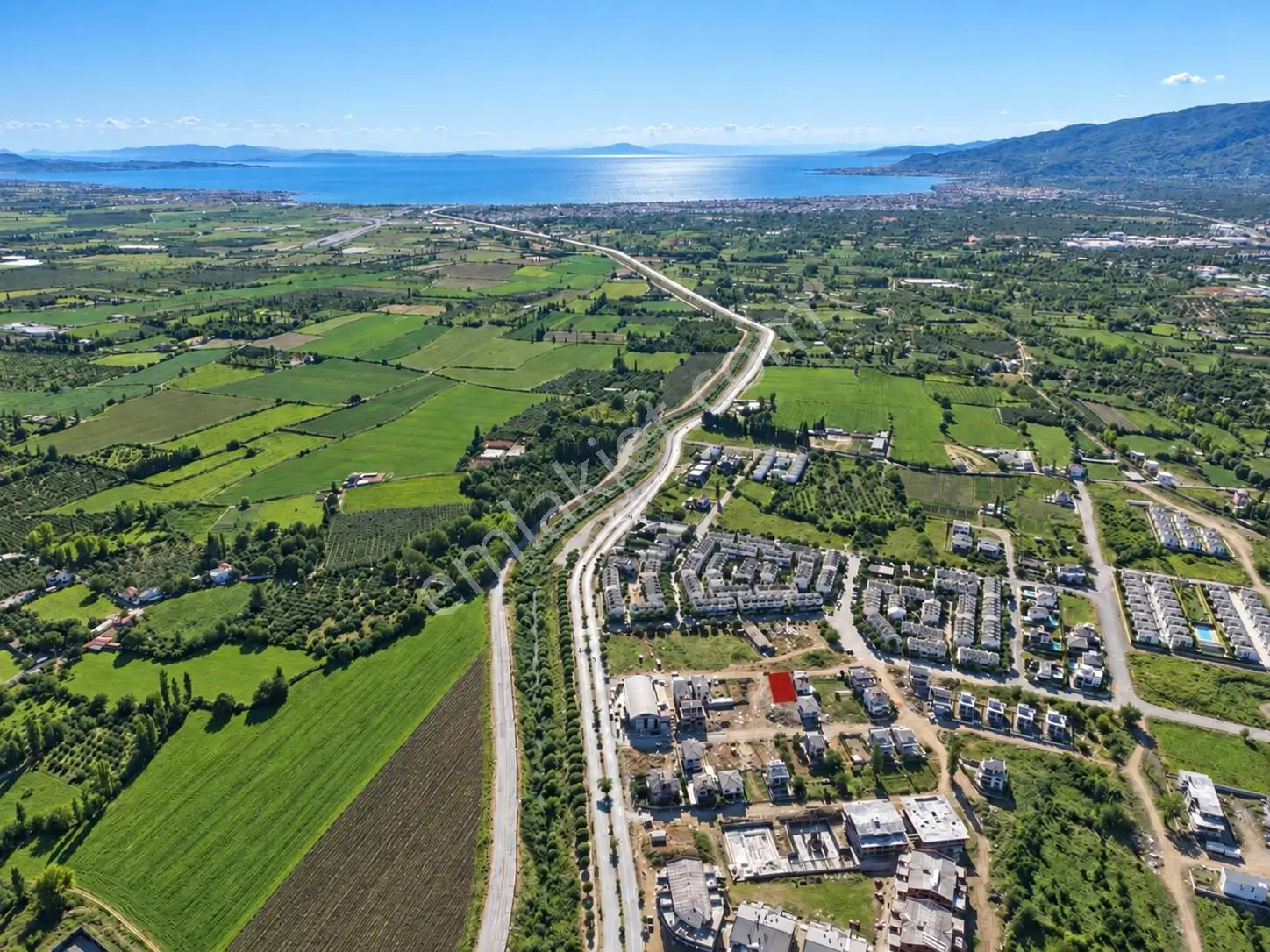 Mera Emlaktan Hamidiye Mah. 2 Villalık 324M2 E:0.75 İmarlı Arsa