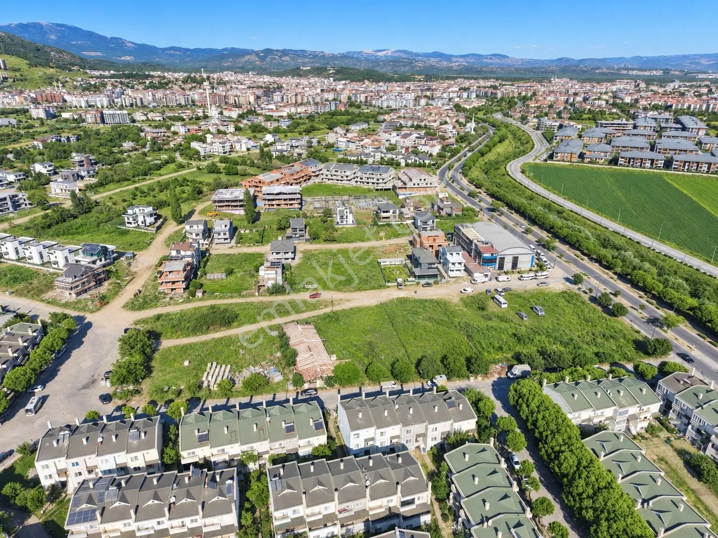 Mera Emlaktan Hamidiye Mah. 2 Villalık 324m2 E:0.75 İmarlı Arsa — fotoğraf 5