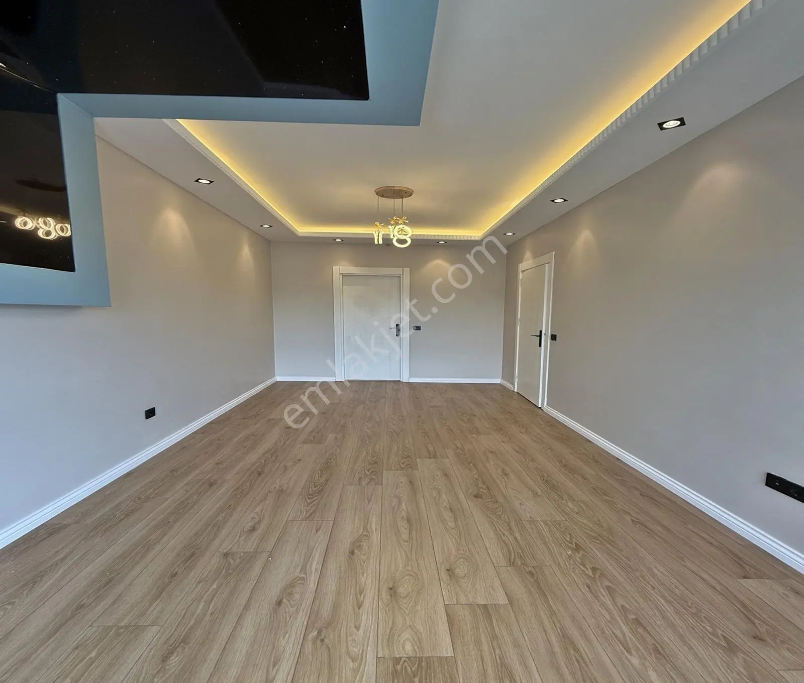 Site İçi Metrobüse Yakın 2+1 Dekorlu Acil Satılık Daire — fotoğraf 4