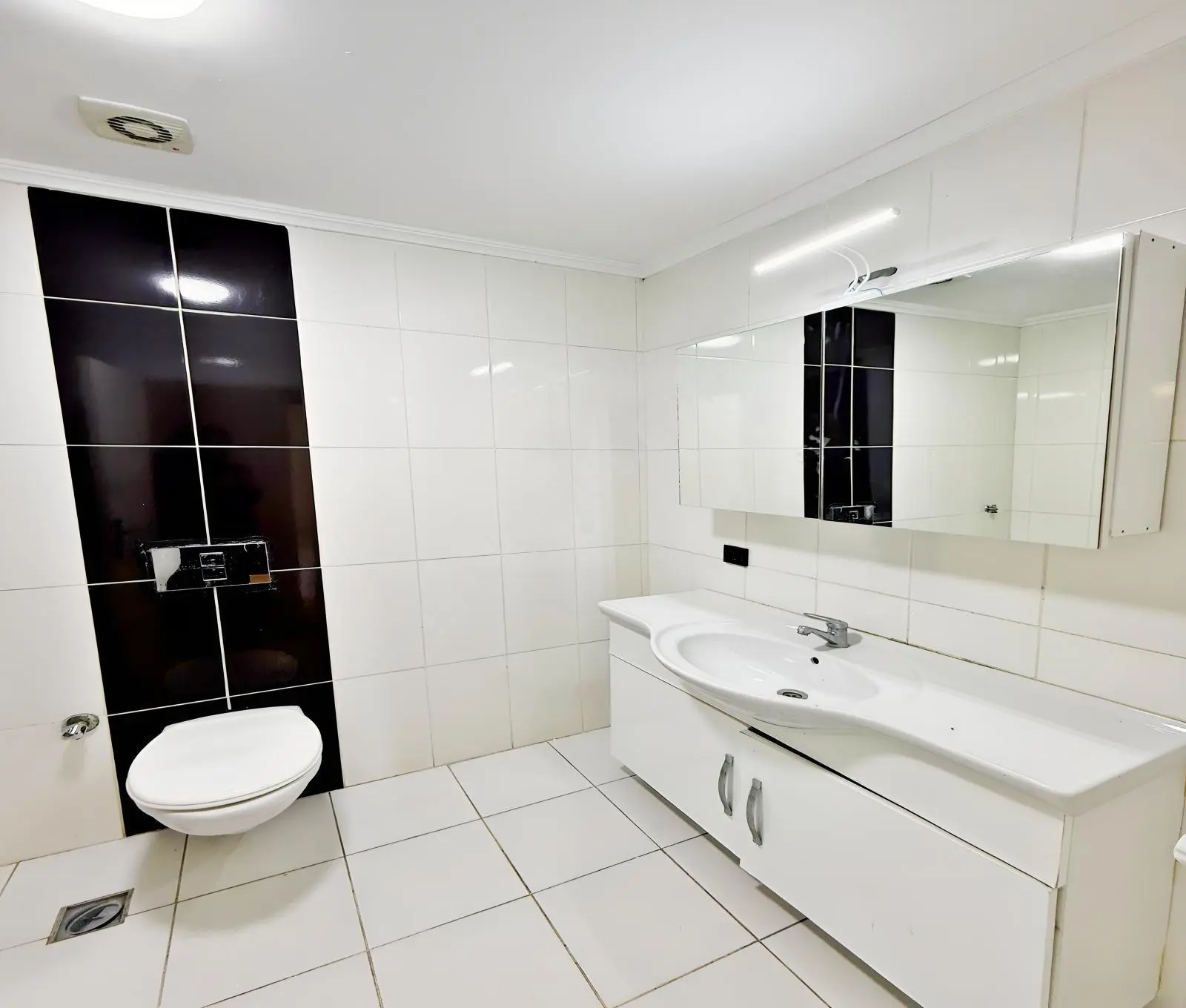 Site İçi Metrobüse Yakın 2+1 Dekorlu Acil Satılık Daire — fotoğraf 19
