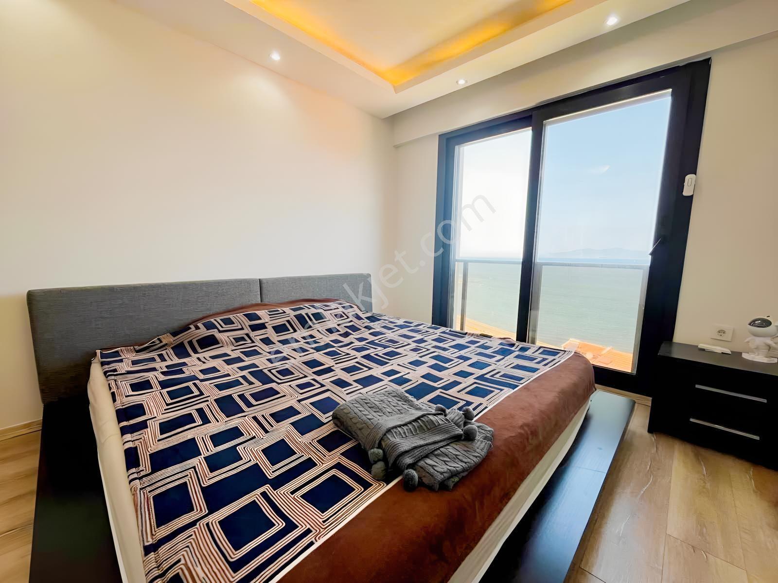 27 Yeni Foçada Deniz Manzaralı 6+1 Satılık Müstakil Villa — fotoğraf 29