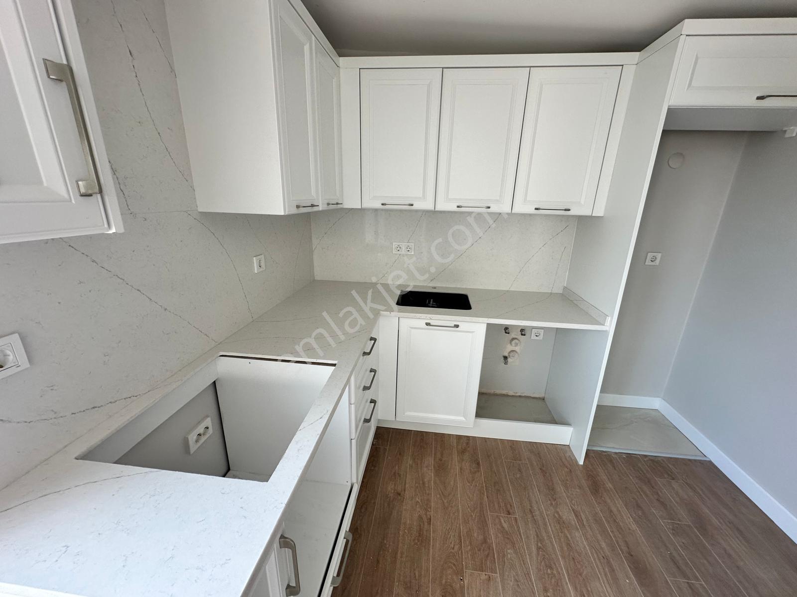 Üsküdar Atunizade'de Merkezi Konum Site İçinde 3+2 Dubleks — fotoğraf 26