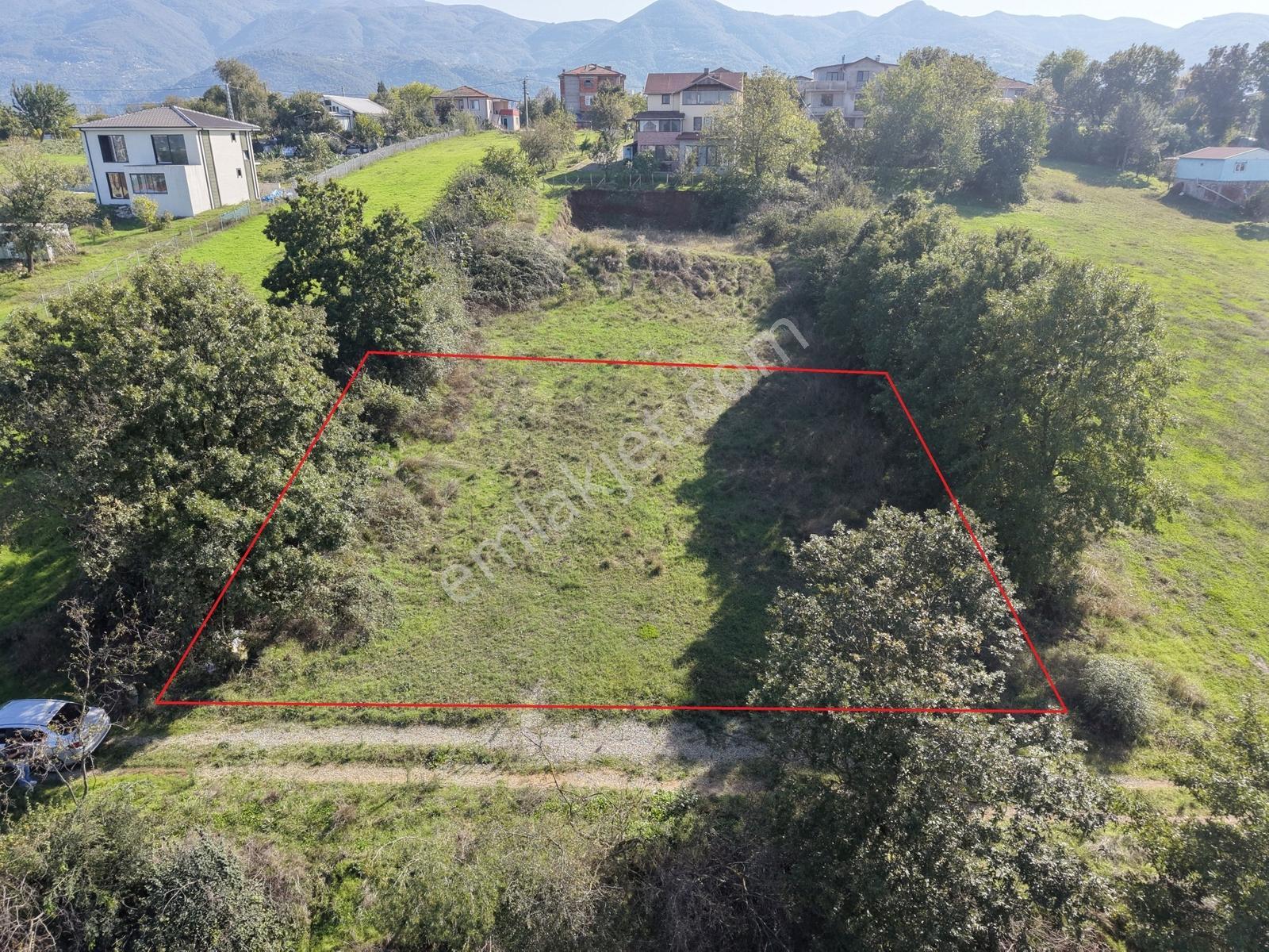 Kartepe'de Satılık 0.60 Emsal Manzaralı Arsa — fotoğraf 3
