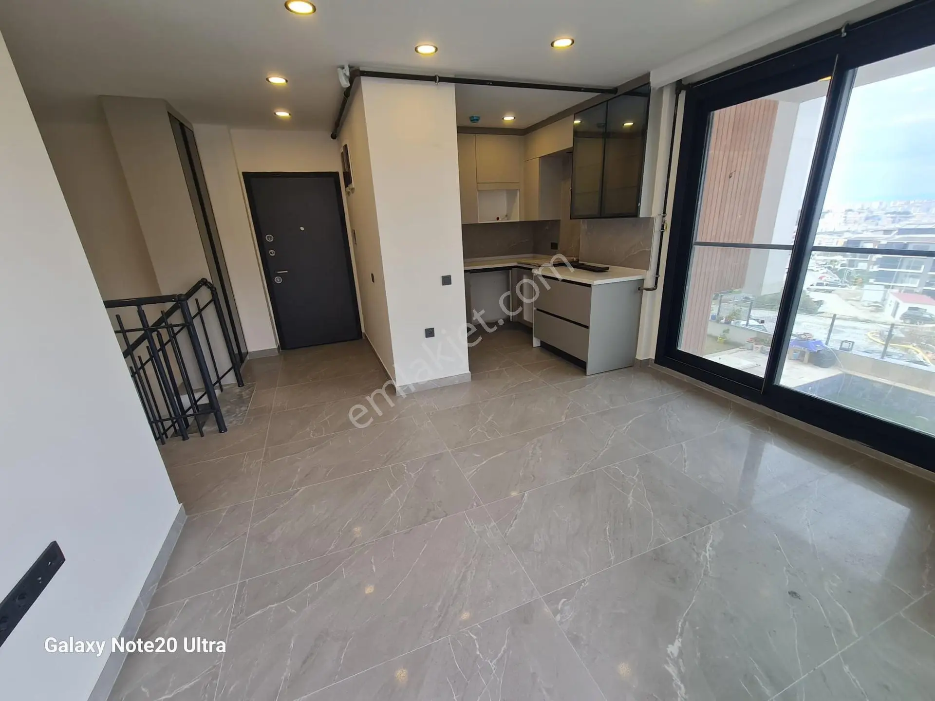 Değirmendere’de Bahçeli, Akıllı Ev Sistemli Lüks 4+2 Dubleks Satılık Daire — fotoğraf 3