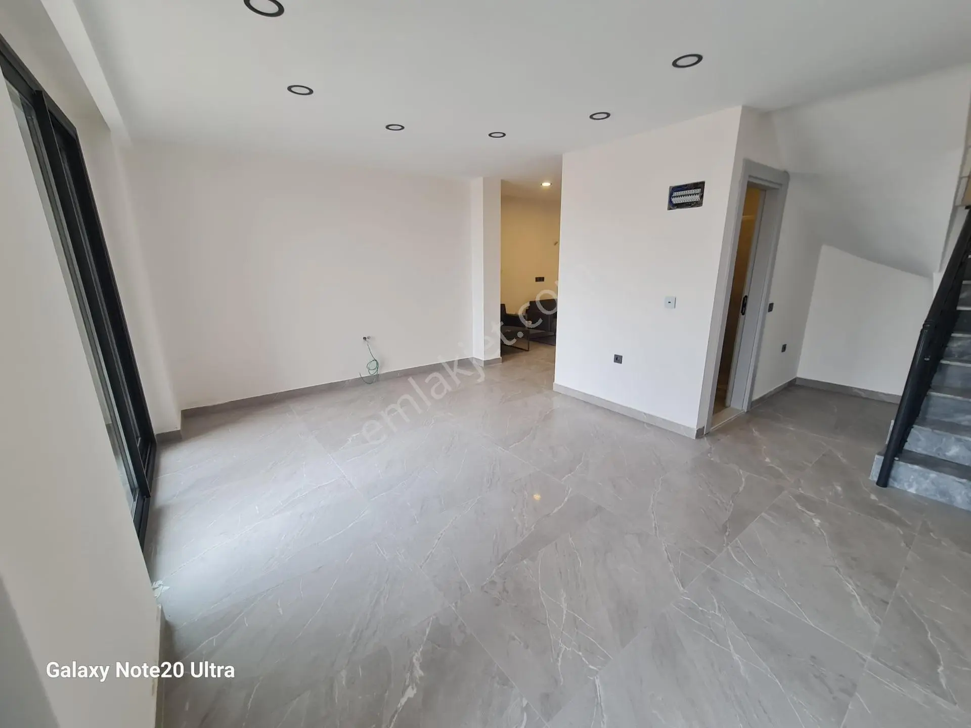 Değirmendere’de Bahçeli, Akıllı Ev Sistemli Lüks 4+2 Dubleks Satılık Daire — fotoğraf 7