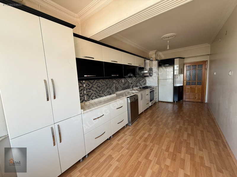 Aldağ Gayrimenkul'den Terminal Caddesin'de Kiralık 3+1 Daire — fotoğraf 2