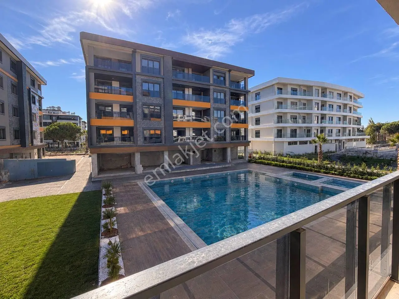 Uytundan Örende Havuzlu Ultralüks Sitede 2+1 Akıllı Daire