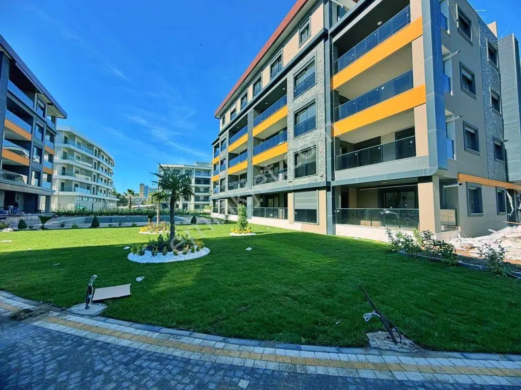 Uytundan Örende Havuzlu Ultralüks Sitede 2+1 Akıllı Daire — fotoğraf 3