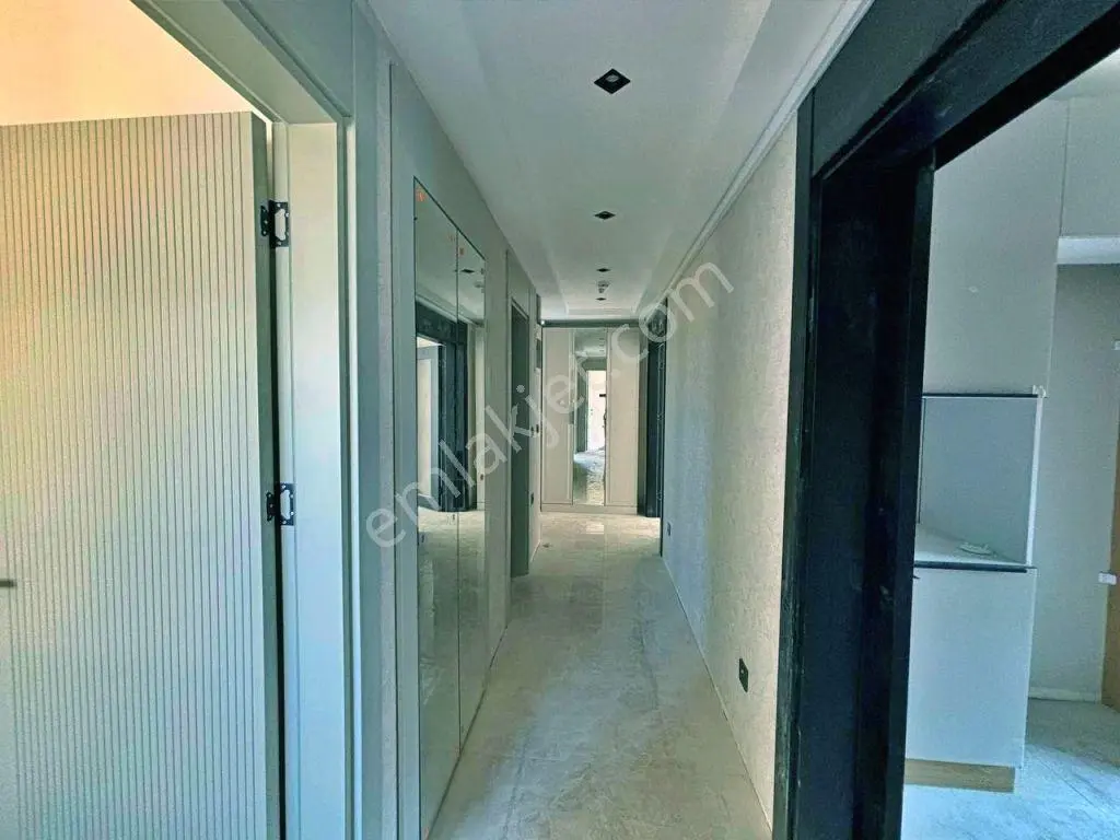 Uytundan Örende Havuzlu Ultralüks Sitede 2+1 Akıllı Daire — fotoğraf 8