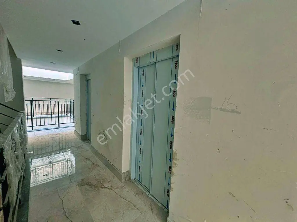 Uytundan Örende Havuzlu Ultralüks Sitede 2+1 Akıllı Daire — fotoğraf 27