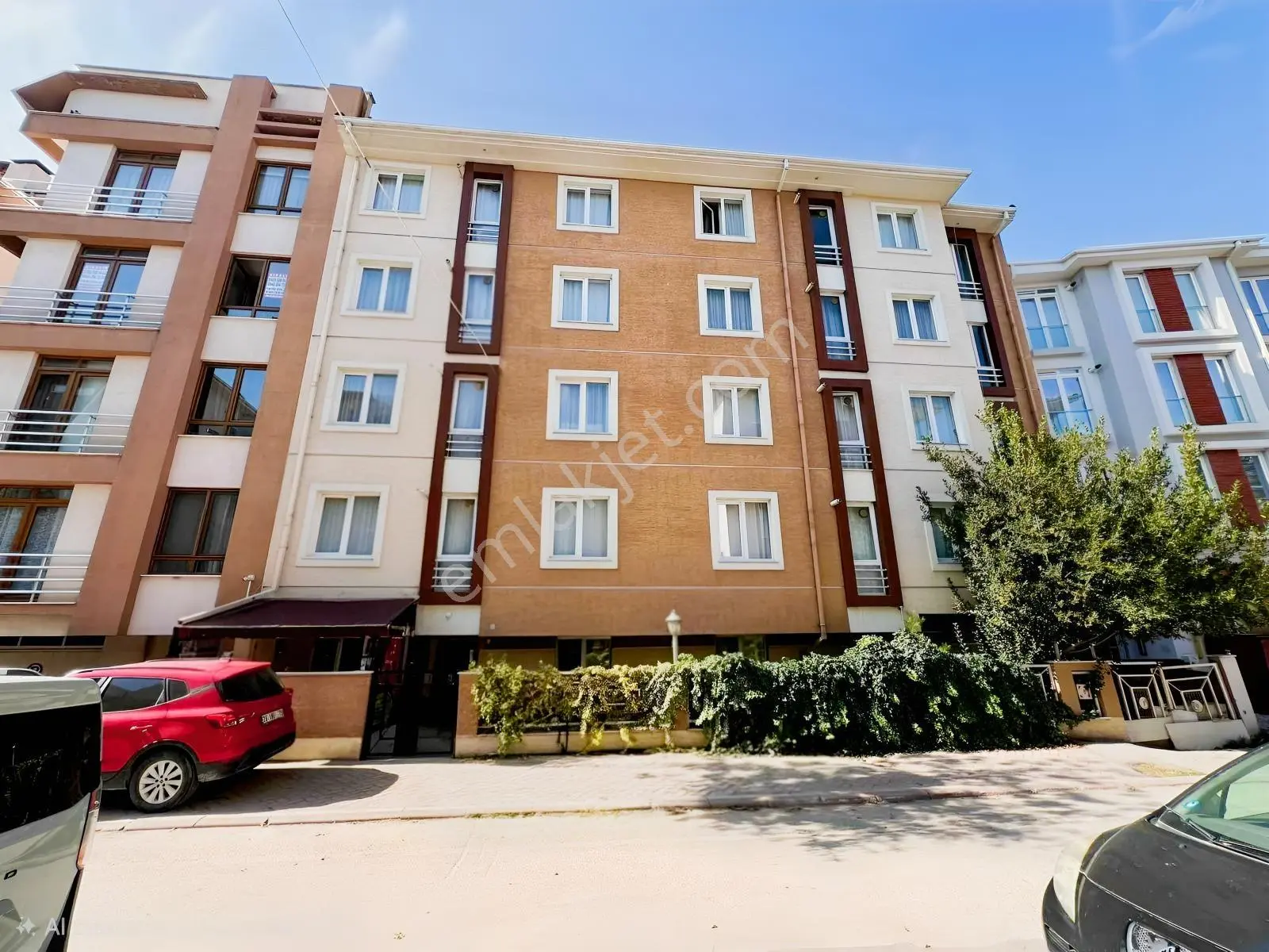 Rw Lıfe//Bahçelievler Mh. Kiracılı Satılık Komple Bina