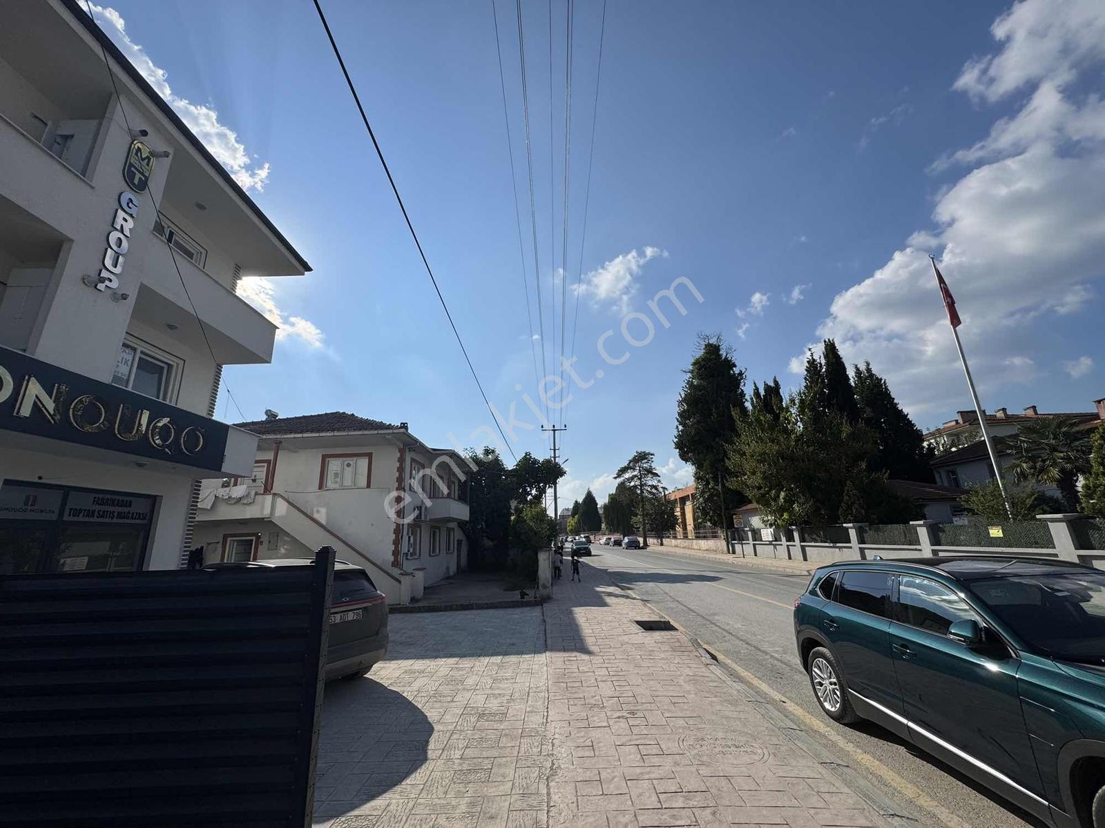Satılık 1+1 Ful Eşyalı 67 M2 Jandarma Karşısı — fotoğraf 3