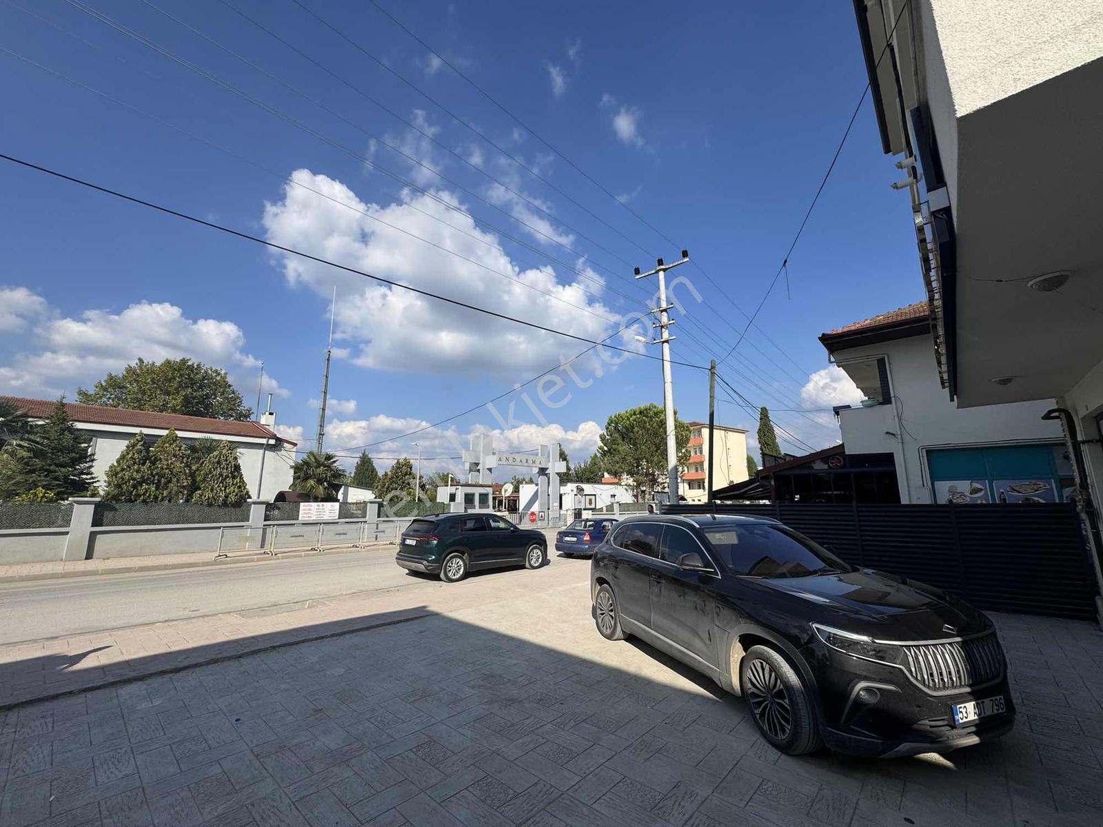 Satılık 1+1 Ful Eşyalı 67 M2 Jandarma Karşısı — fotoğraf 4