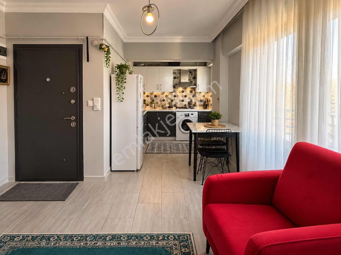 Satılık 1+1 Ful Eşyalı 67 M2 Jandarma Karşısı — fotoğraf 10