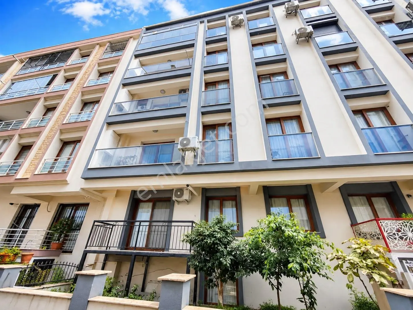 29 İzmir Şemikler'De Ordu Bulvarı Yakını 2+1 Satılık Daire