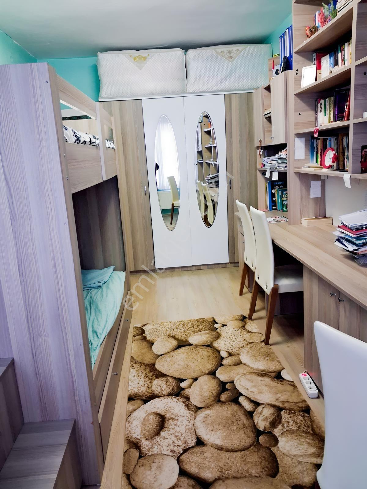 Gemlik Merkezde 3+1 Çift Çephe Satılık Ara Kat Daire — fotoğraf 3