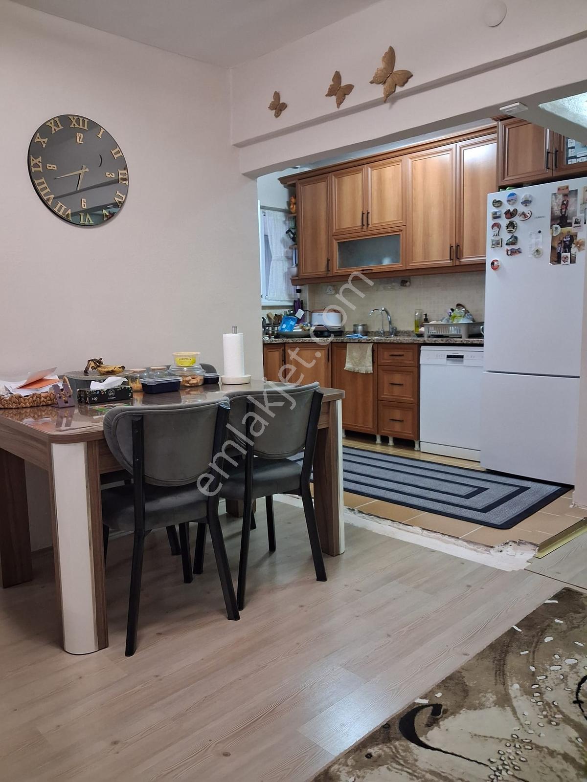 Gemlik Merkezde 3+1 Çift Çephe Satılık Ara Kat Daire — fotoğraf 8