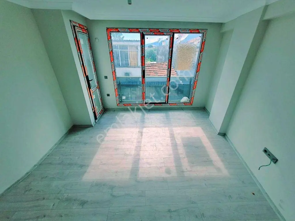 Uytundan Zeytinli Köy Merkezinde Sıfır Satılık 1+1 Daire — fotoğraf 3