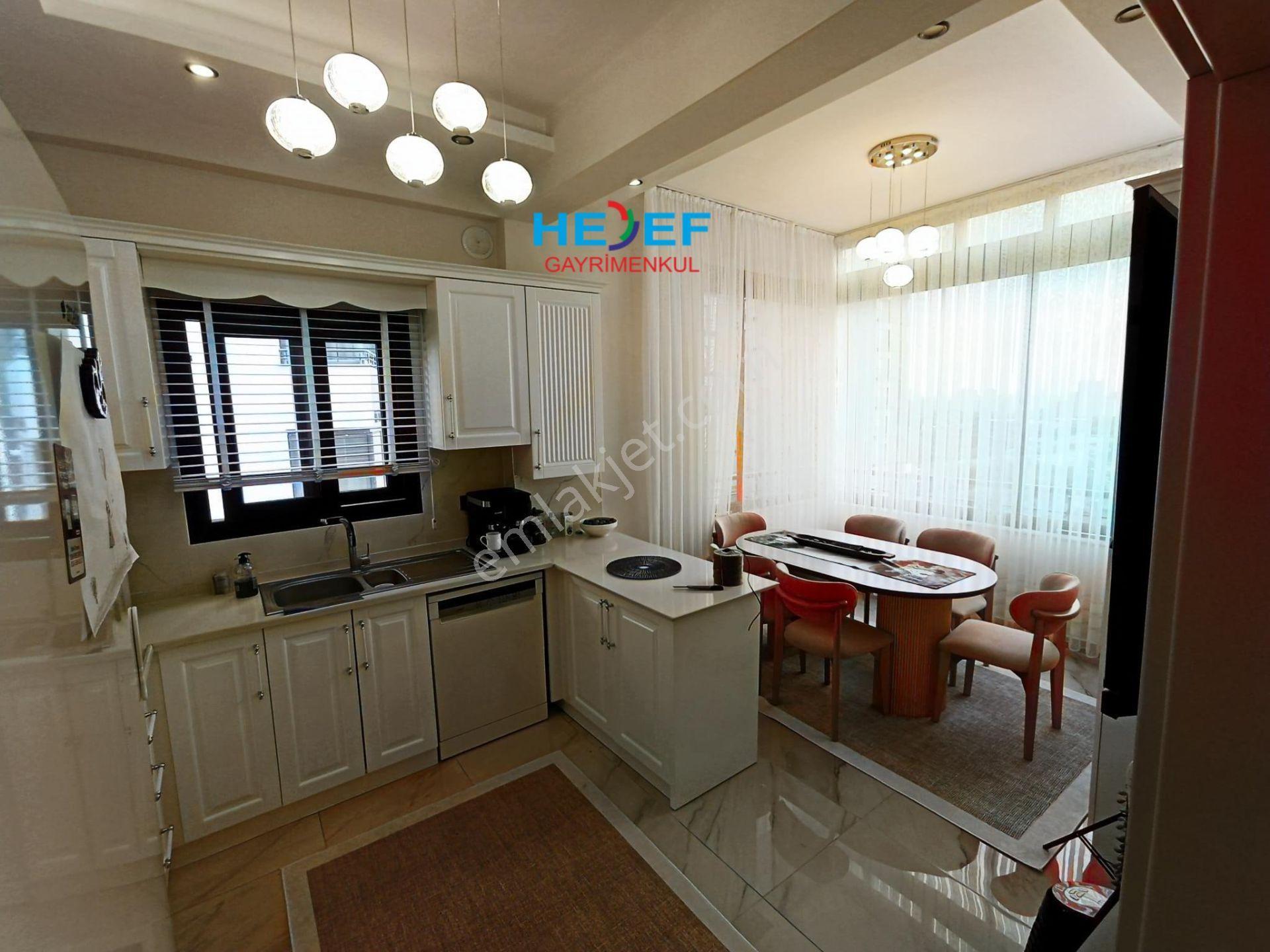 Hedef'ten Eski Mezitli'de Site İçerisinde Havuzlu 3+1 Daire