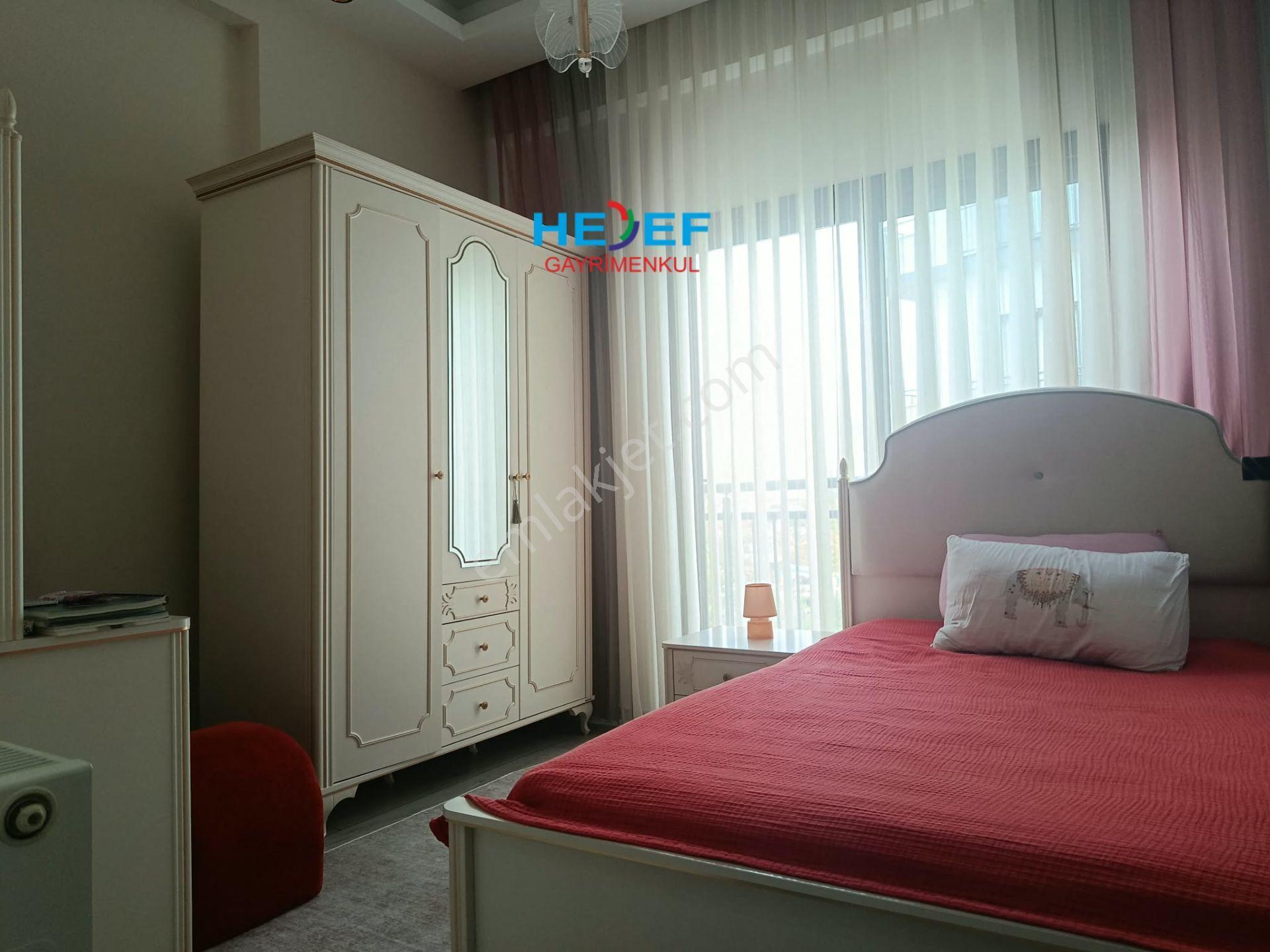 Hedef'ten Eski Mezitli'de Site İçerisinde Havuzlu 3+1 Daire — fotoğraf 11