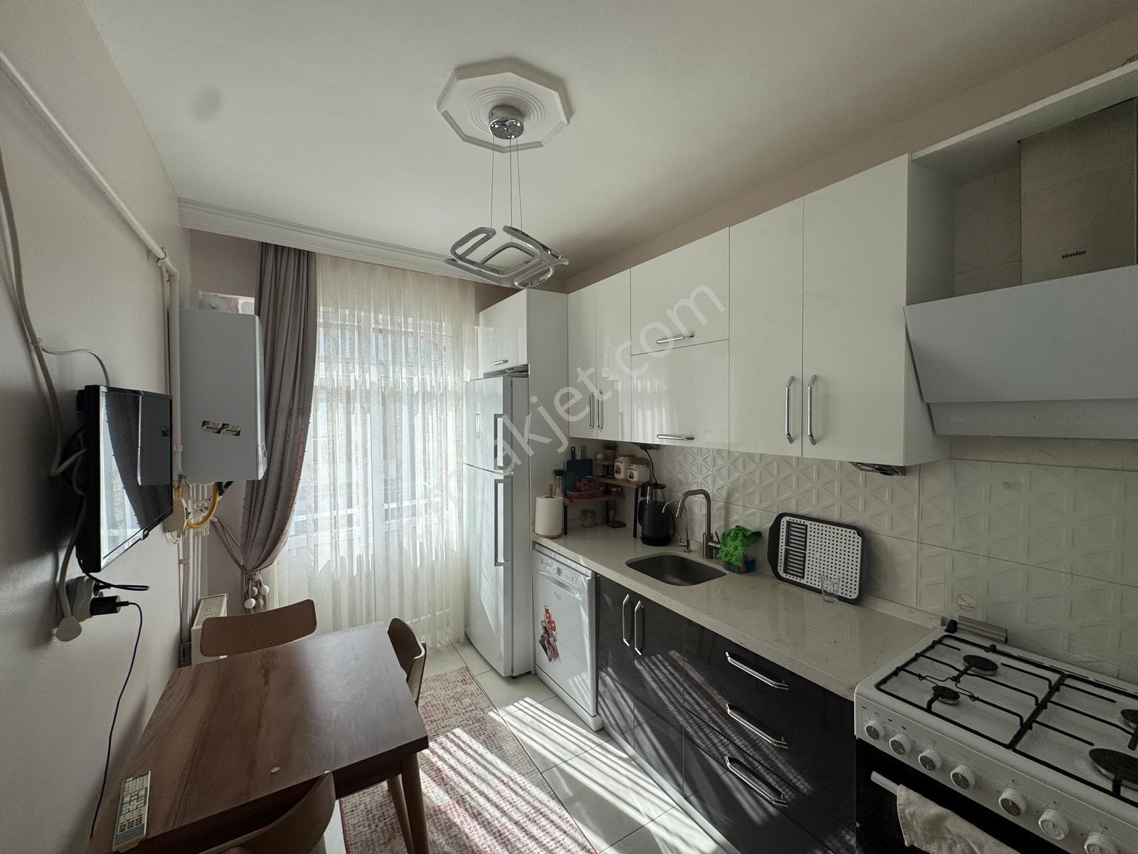 Rw Detay'dan Ömerağa Mahallesinde Satılık Yenilenmiş 3+1 Daire — fotoğraf 6