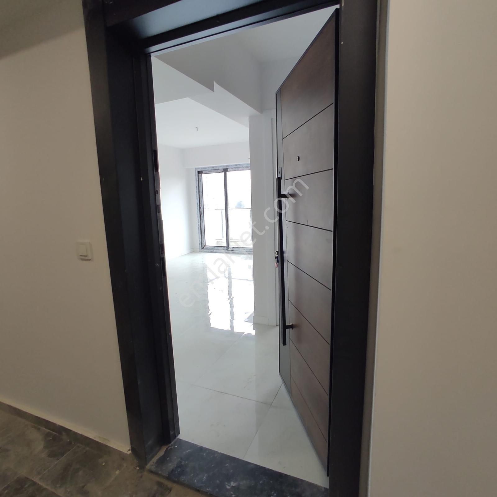 Bayraklı ,adalet Mahallesi'nde Satılık 1+1 Sıfır Daire — fotoğraf 8