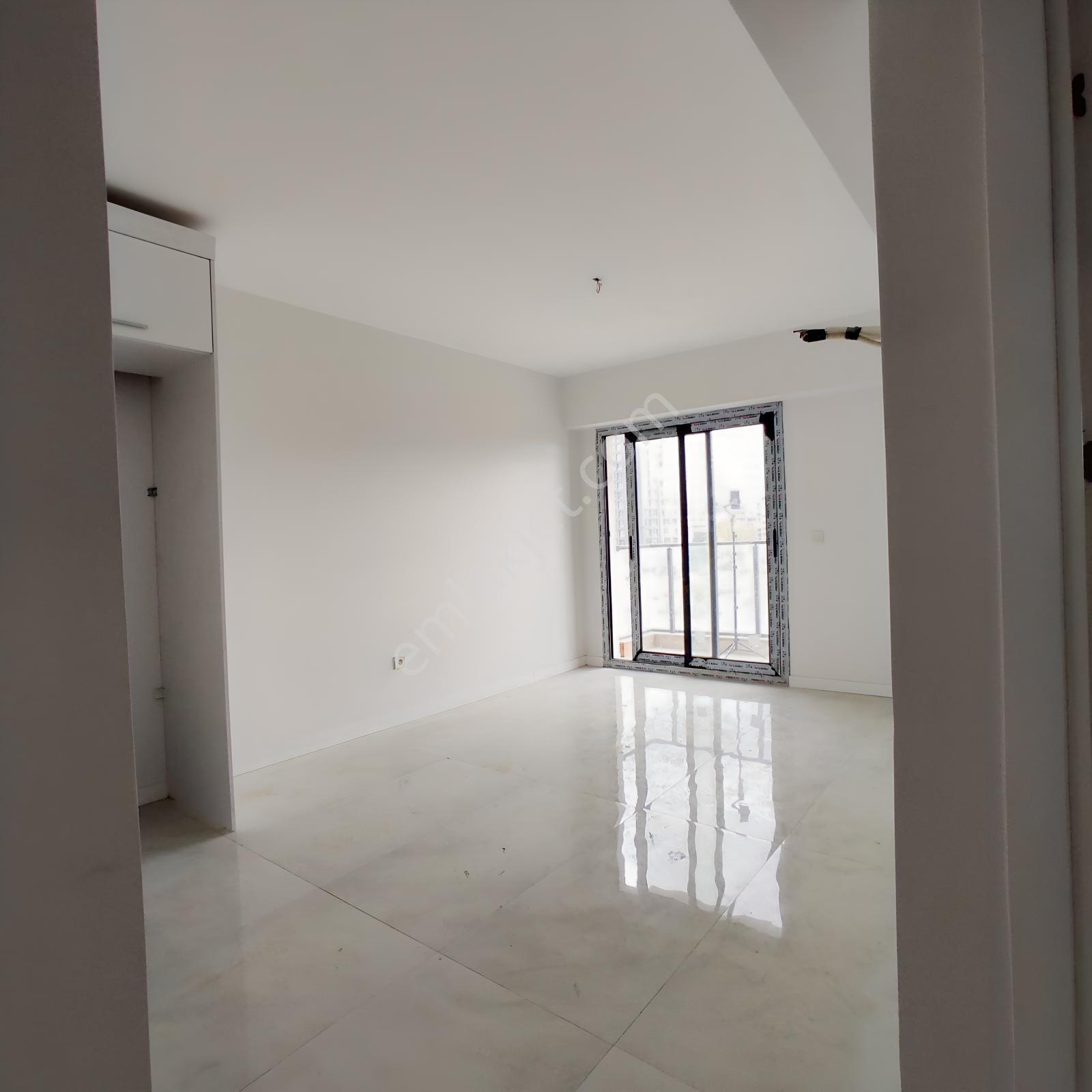 Bayraklı ,adalet Mahallesi'nde Satılık 1+1 Sıfır Daire — fotoğraf 10