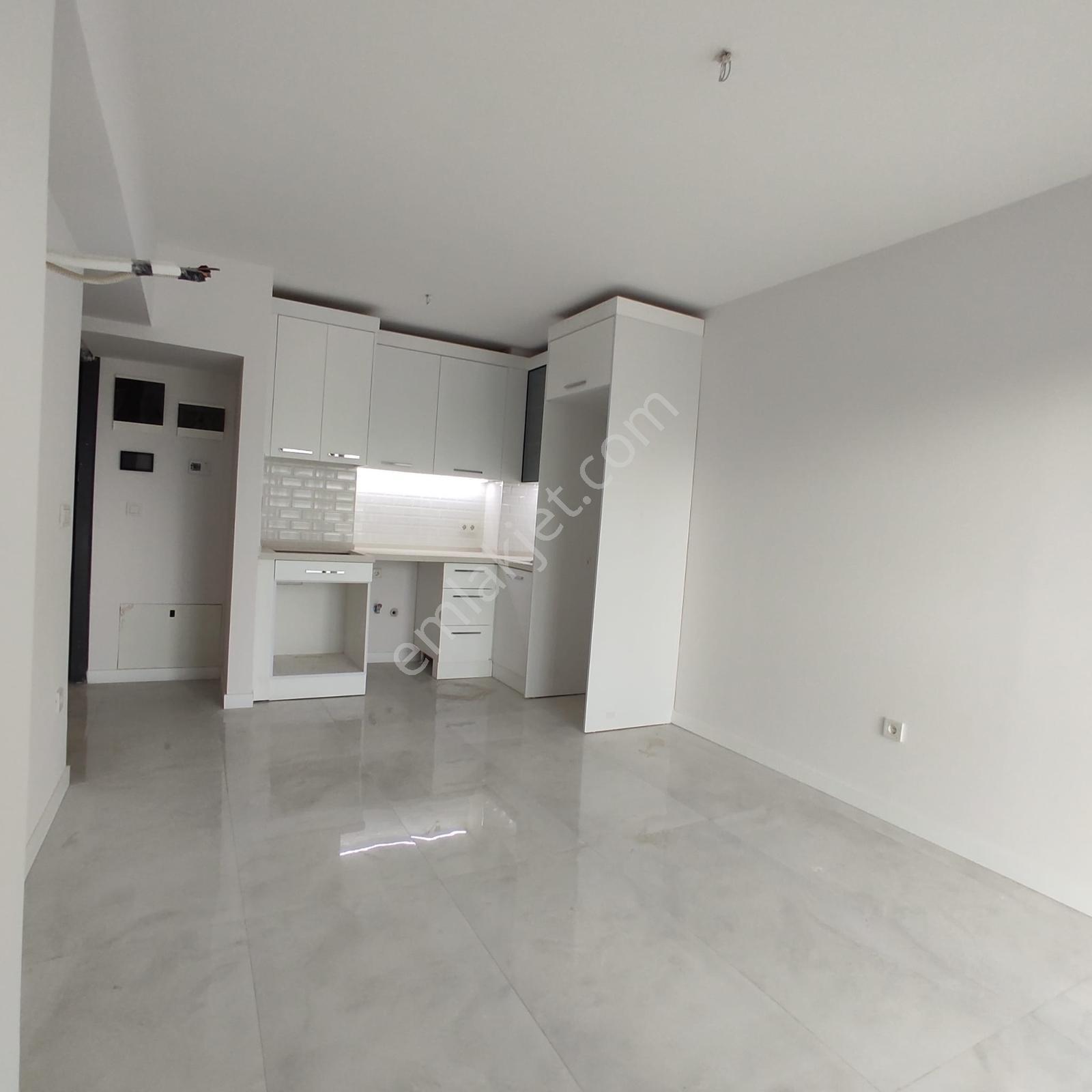 Bayraklı ,adalet Mahallesi'nde Satılık 1+1 Sıfır Daire — fotoğraf 13