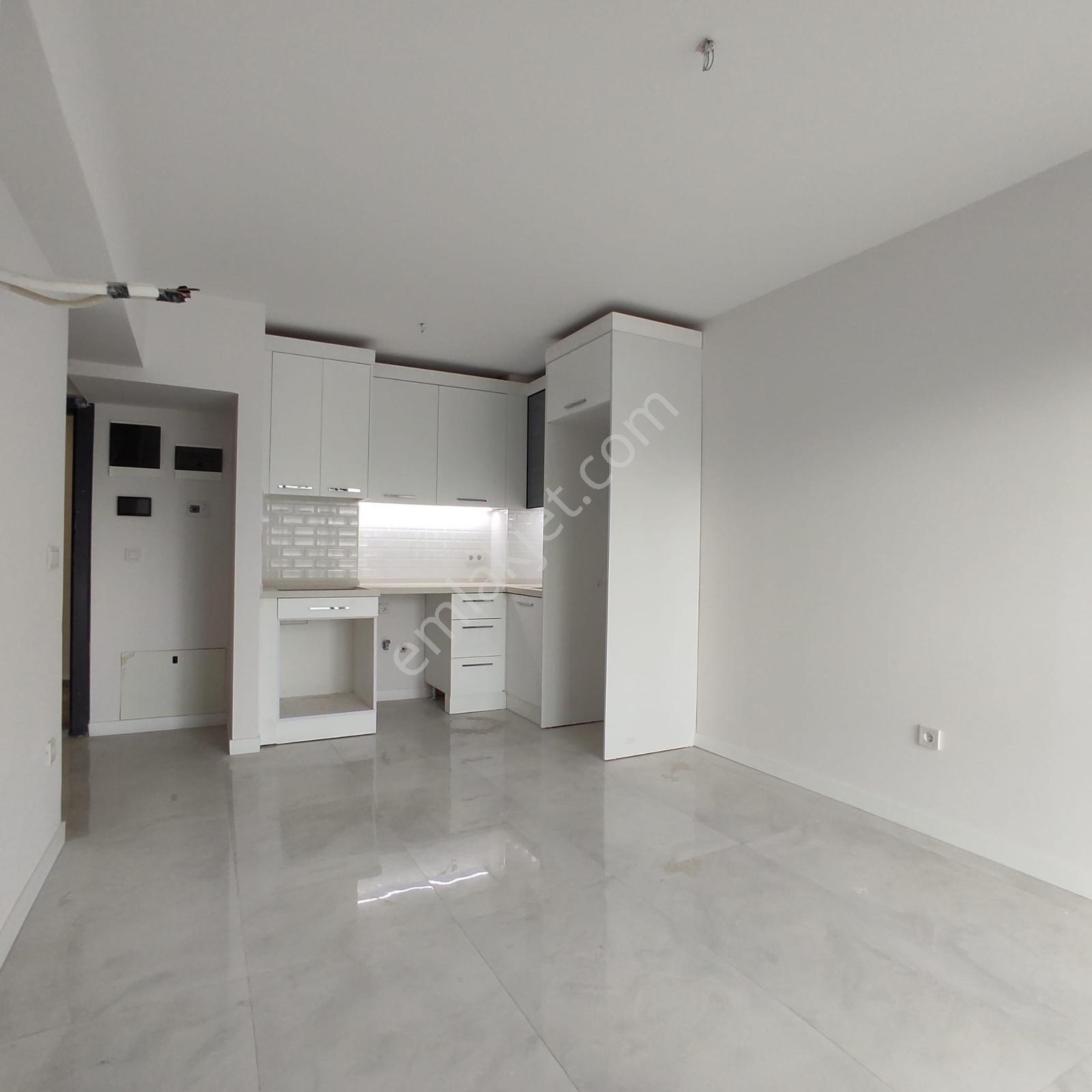 Bayraklı ,adalet Mahallesi'nde Satılık 1+1 Sıfır Daire — fotoğraf 18