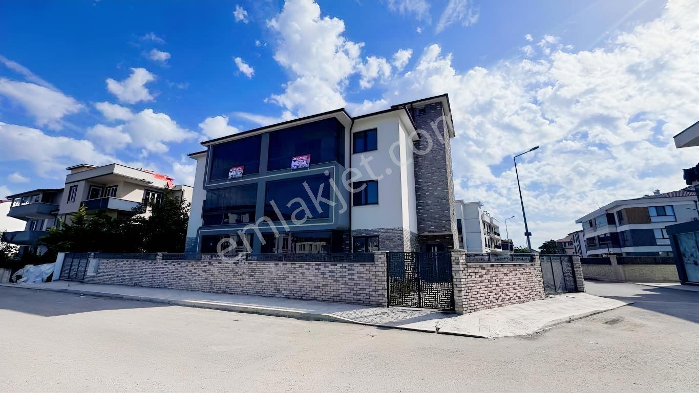 Remax Motto Nilüfer Toka'Dan 5+1 İkiz Tripleks Villalar
