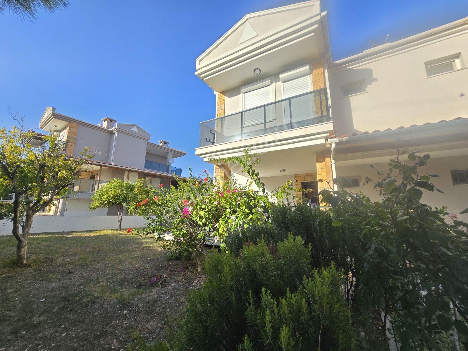 Çeşme Dalyan Sakızlıkoy Da Deniz Manzaralı Satılık 3+1 Villa — fotoğraf 2
