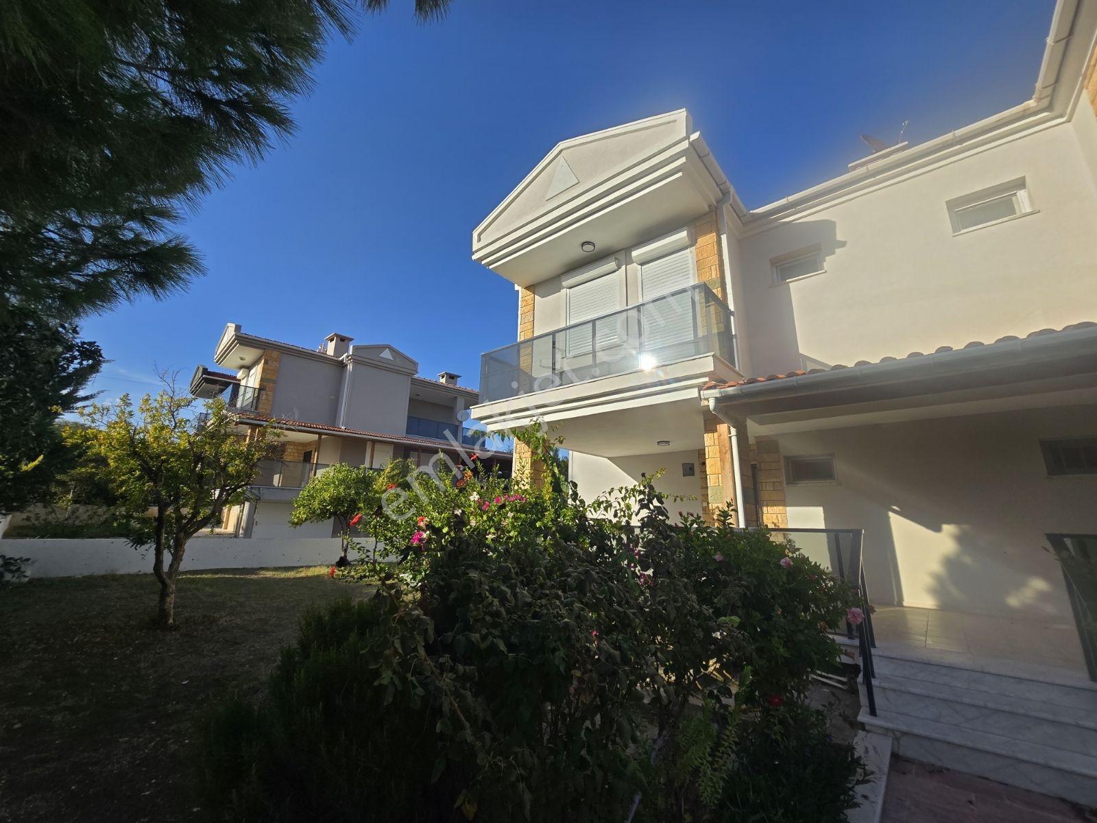 Çeşme Dalyan Sakızlıkoy Da Deniz Manzaralı Satılık 3+1 Villa — fotoğraf 4
