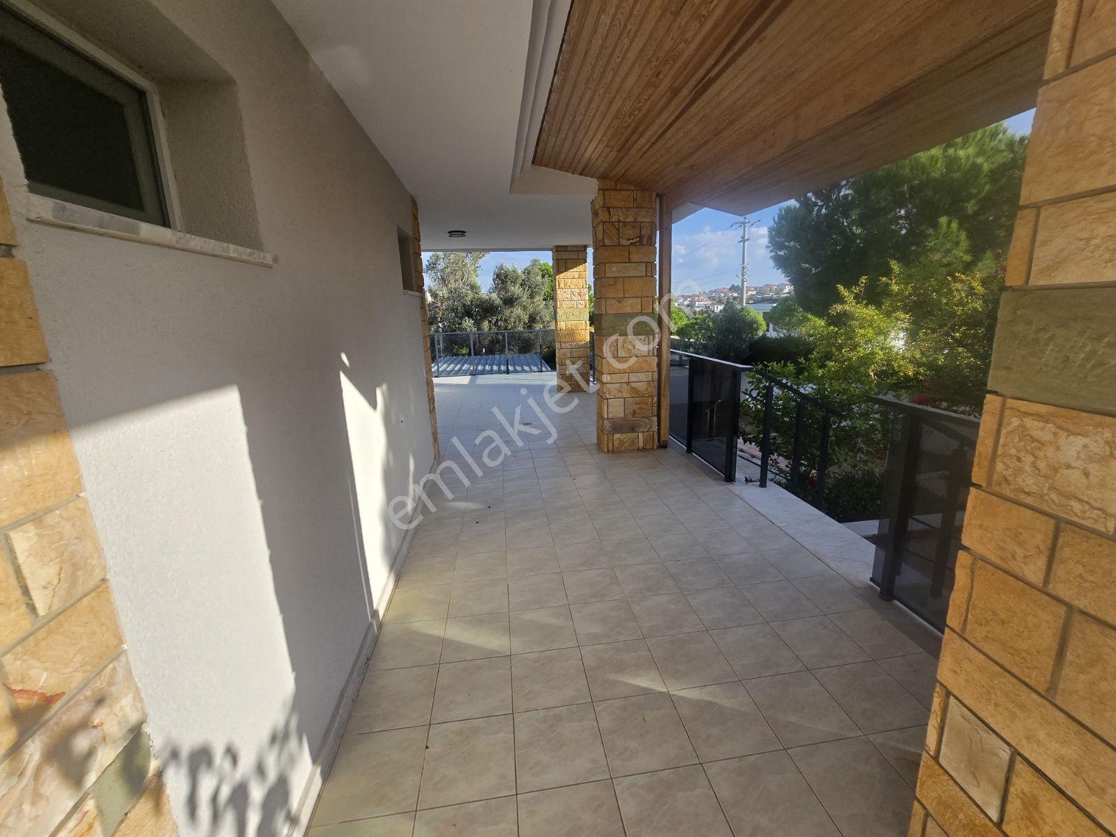 Çeşme Dalyan Sakızlıkoy Da Deniz Manzaralı Satılık 3+1 Villa — fotoğraf 9