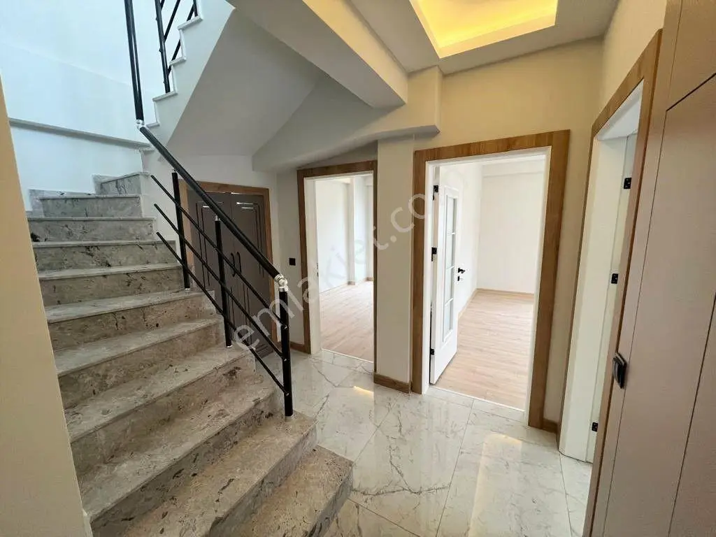 Aras Emlaktan Geniş 4+1 Dubleks Daire — fotoğraf 3