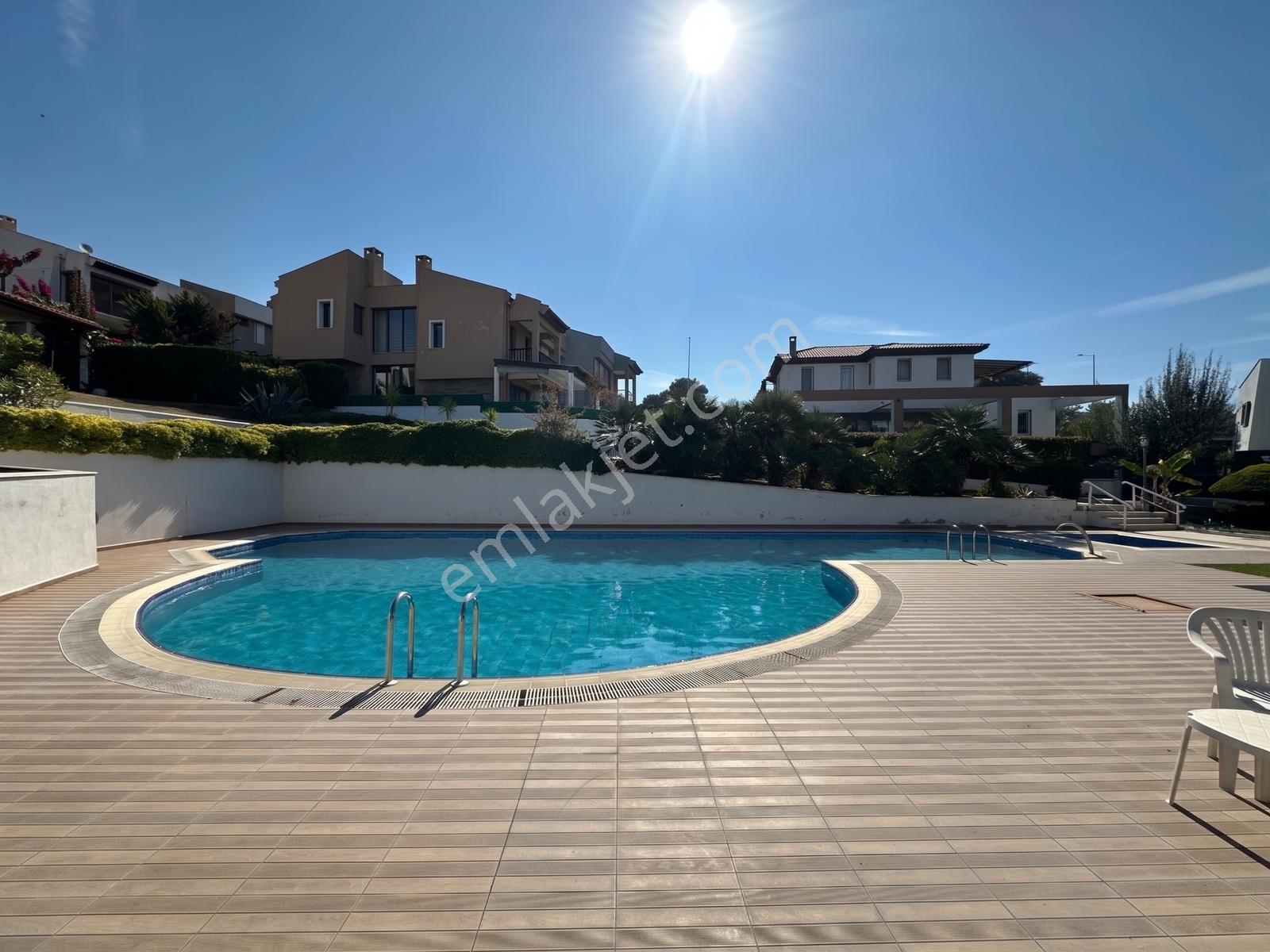 Güzelbahçe Kahramandere Yeşil Ege Sitesinde Satılık Villa — fotoğraf 13